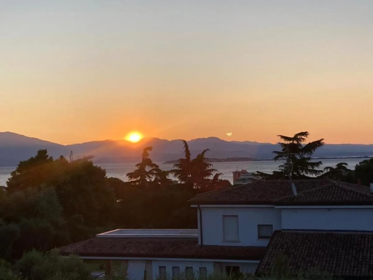 Apartment Desenzanoloft Official Partner Marriott Homes & Villas - Gardastar La Stella Del Lago Desenzano del Garda Italy